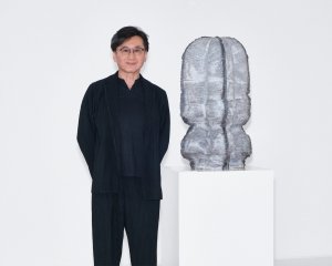 Kunimasa Aoki, ganador del Loewe Fundation Craft Prize 2025 por su obra «Realm of Living Things 19» (2024)