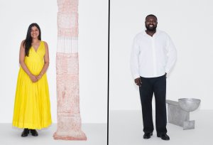 Studio Sumakshi Singh con su obra "Monument, 2024" y Nifemi Marcus-Bello con su obra "TM Bench with Bowl, 2023"