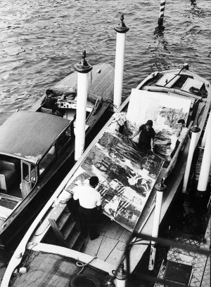 Ugo Mulas. Transportation of works by Robert Rauschenberg, 32nd International Art Exhibition Biennale, Venice, 1964