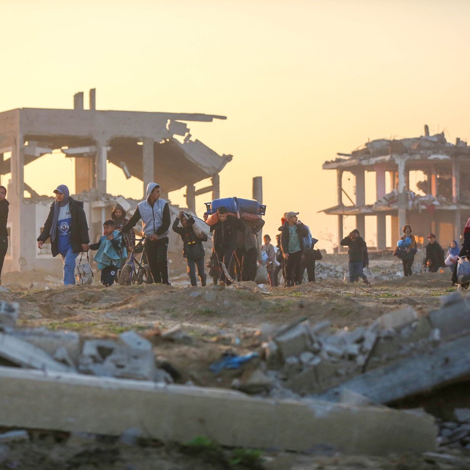 Enero 2025. Gaza. Decenas de Palestinos regresan a sus hogares