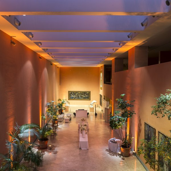 Hall central