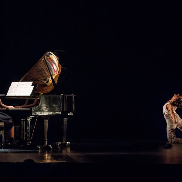 Fall. Performance de danza contemporánea (con Lucía Marote)
