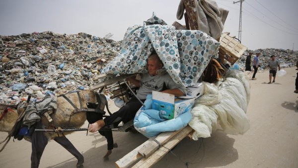Con el inicio de la incursión militar israelí en Rafah, alrededor de 1,4 millones de personas fueron desplazadas de la noche a la mañana, obligadas a huir de nuevo con lo poco que podían llevar consigo, mayo de 2024