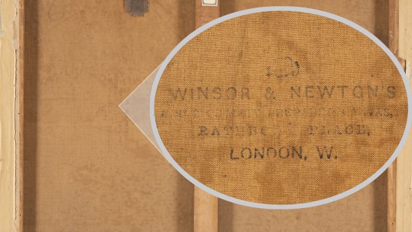 Detalle del sello de la marca inglesa Winsor &amp; Newton, impreso en la trasera de la obra