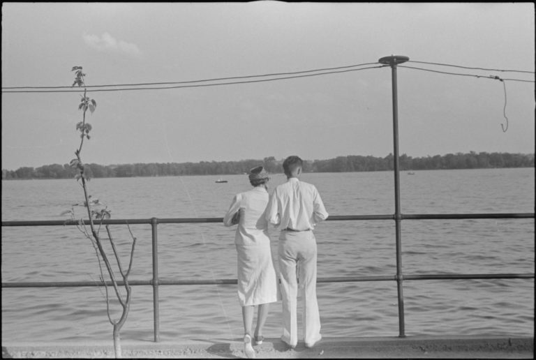 Ben Shahn
Mirando hacia el lago Buckeye, 1938
Library of Congress, Prints & Photographs Division, Farm Security Administration / Office of War Information. Washington, D. C.