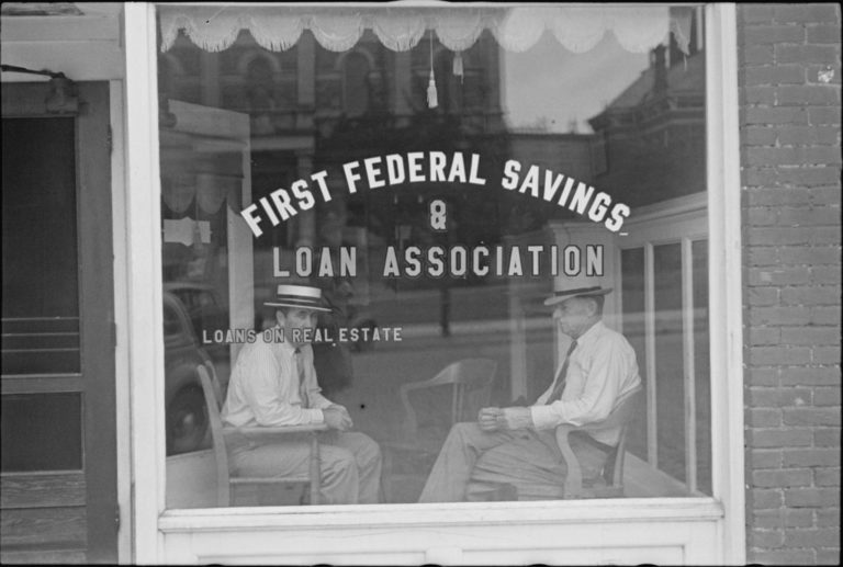 Ben Shahn
Oficina de préstamos, 1938
Library of Congress, Prints & Photographs Division, Farm Security Administration / Office of War Information. Washington, D. C.